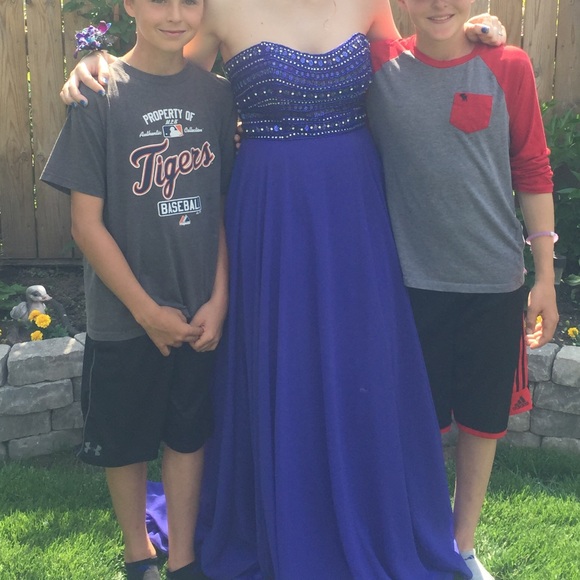 Prom dress - Picture 1 of 2